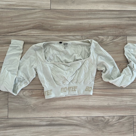 BO + TEE UPRIGHT TOP IN IVORY SIZE MEDIUM - Picture 2 of 3